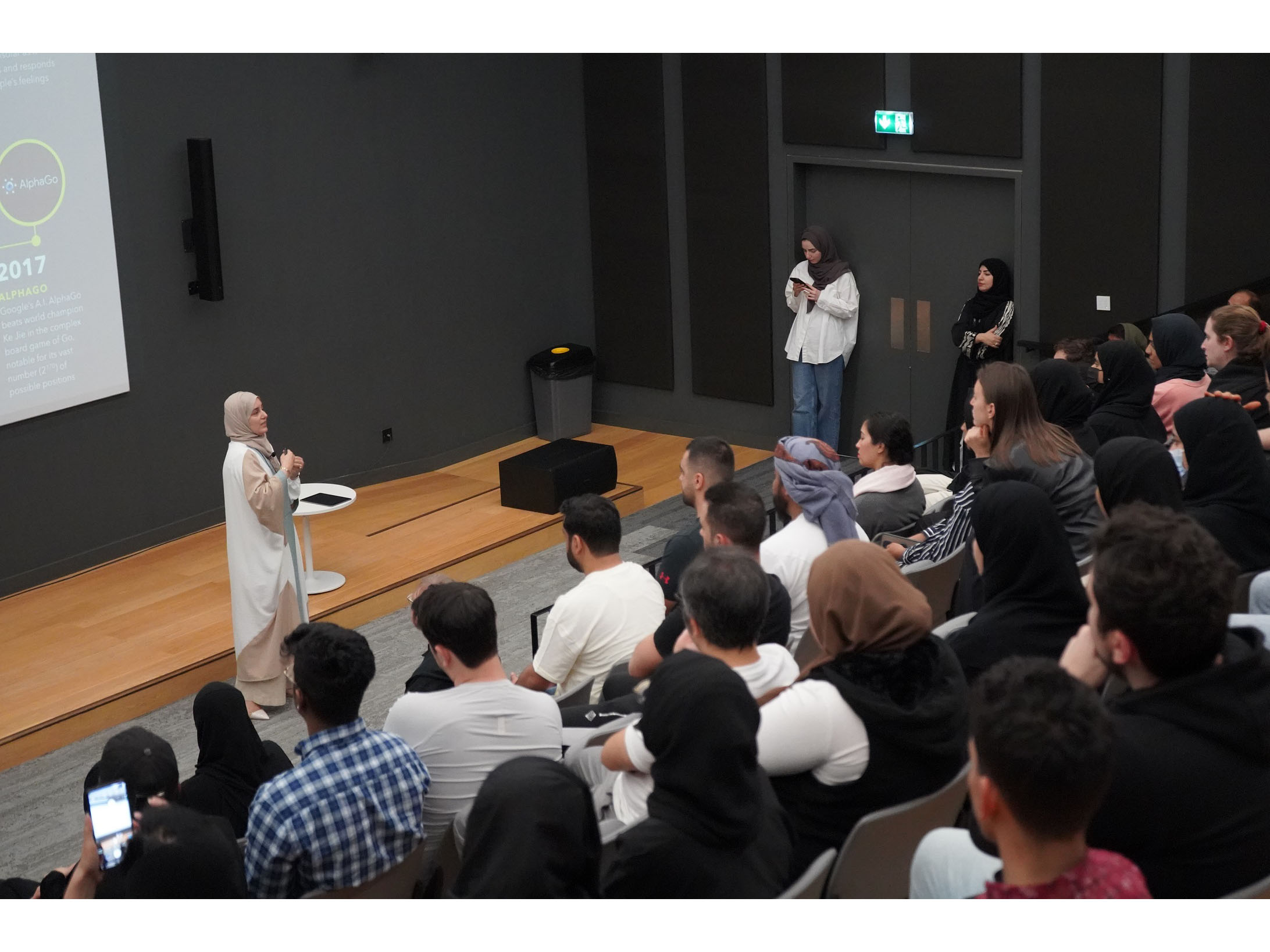 42 Abu Dhabi hosts AI workshop with over 1000 virtual attendees